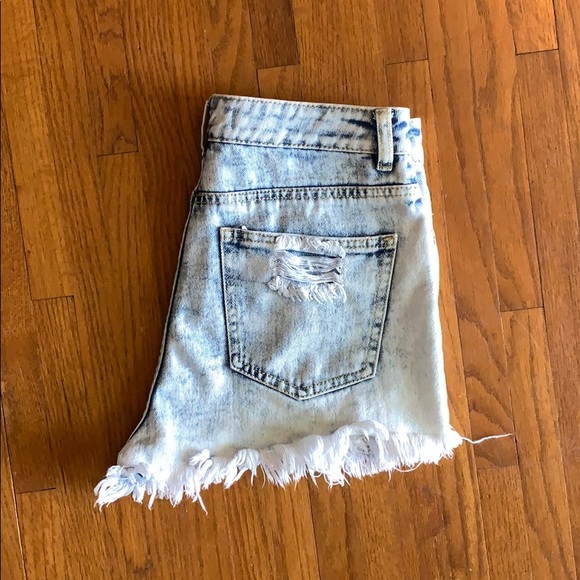 {Bullhead} Mom Shorts - Picture 3 of 5